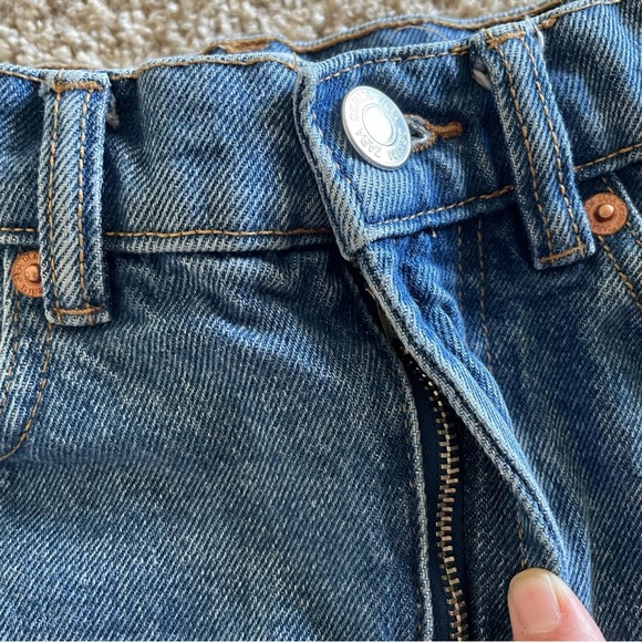 Zara Denim Shorts Women’s 0 Blue Medium Wash Distressed Cut off Raw Frayed Hem - Picture 5 of 14